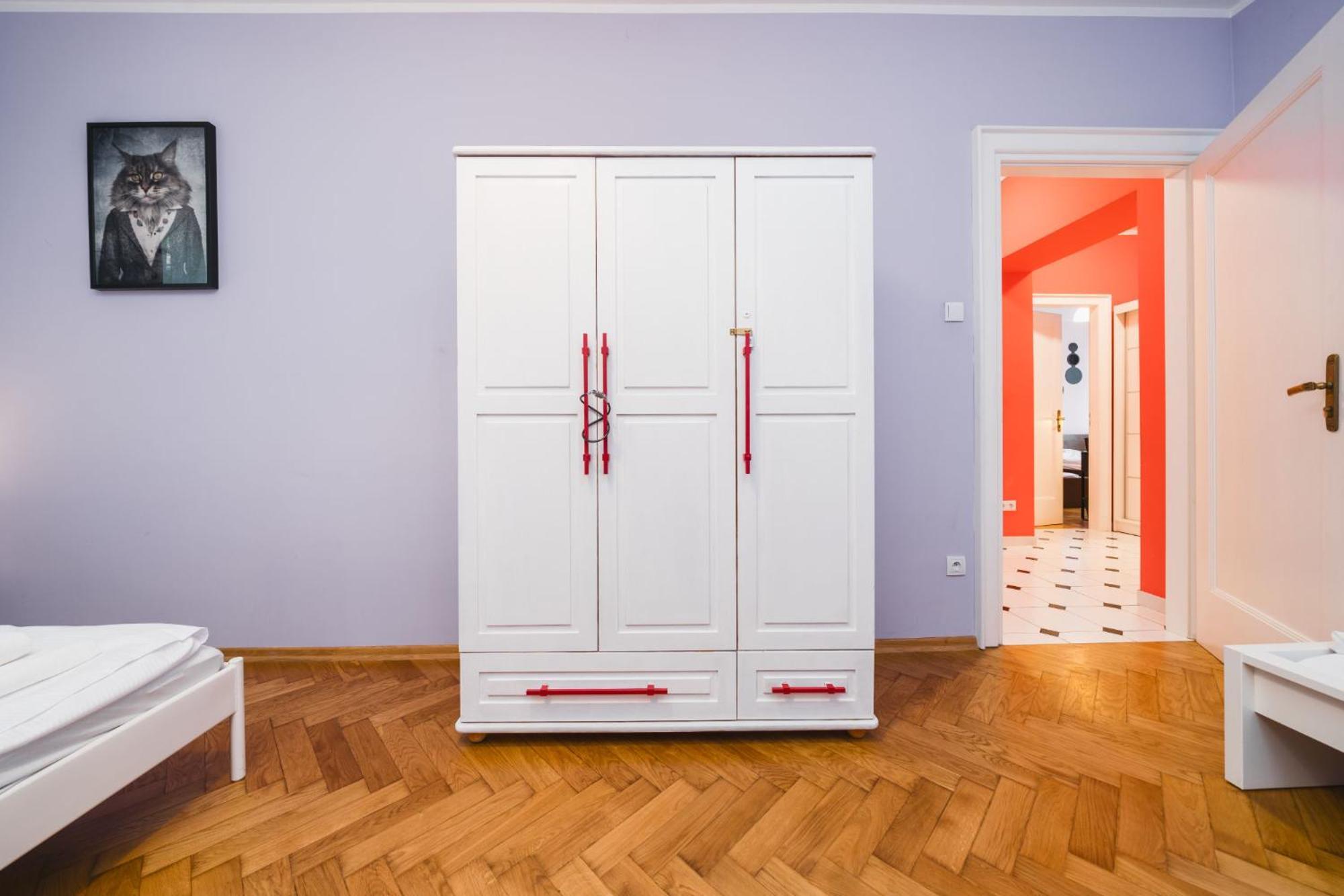 Modern Urban Escape - Old Town Apartment - By Upstairs Cracovie Extérieur photo